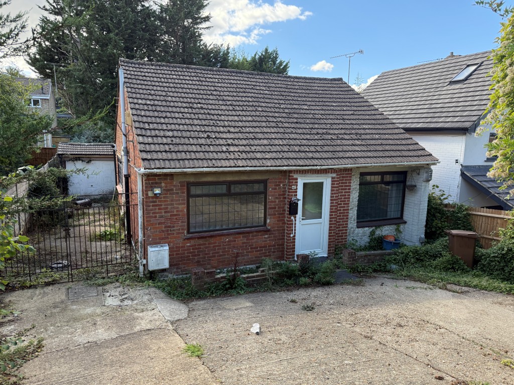 Lot: 38 - PLANNING FOR CONVERSION INTO FOUR-BEDROOM HOUSE WITH EN-SUITES - Detached bungalow
